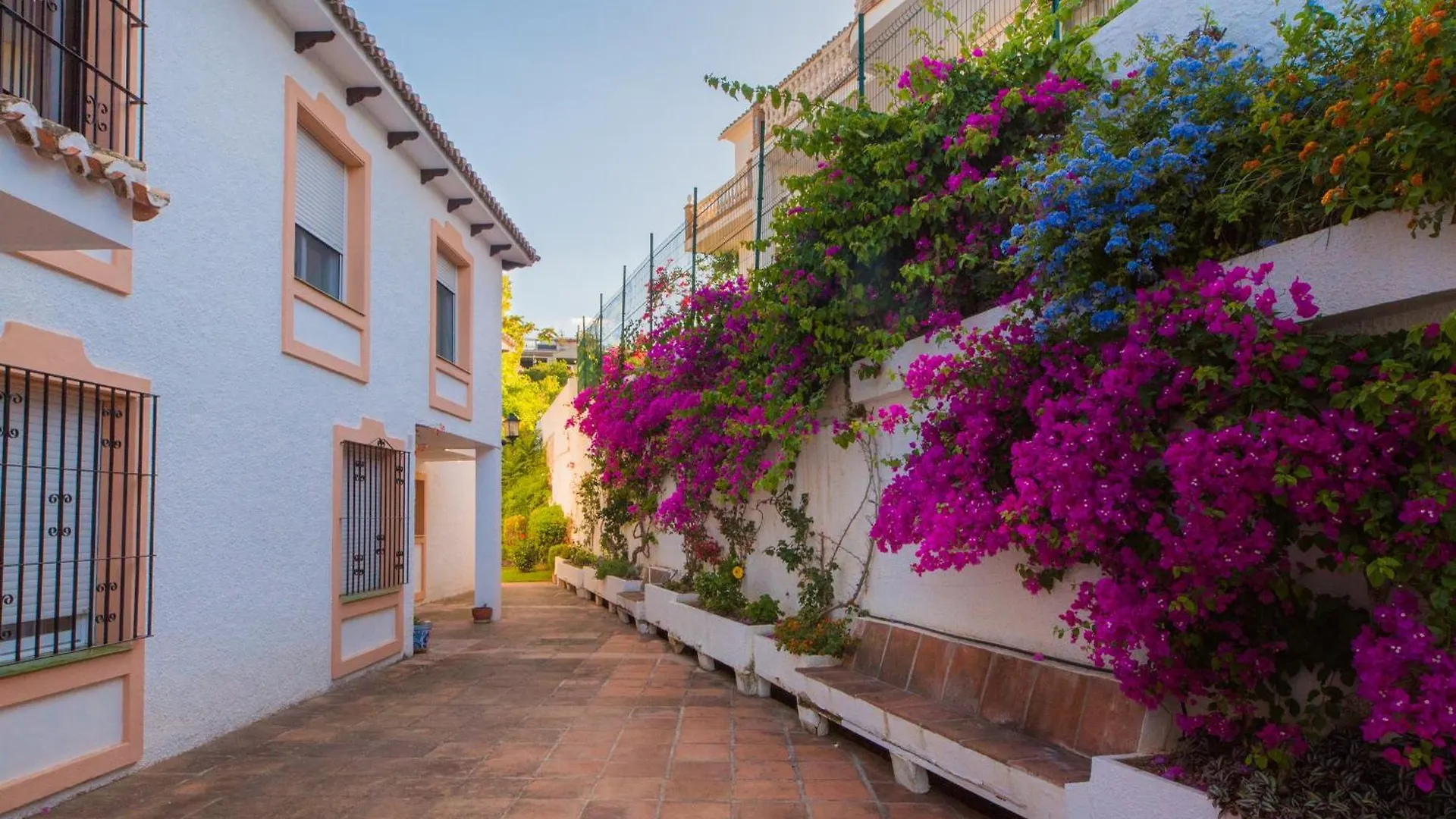 Seaviews & Pool In Center Of Mijas Pueblo Apartment