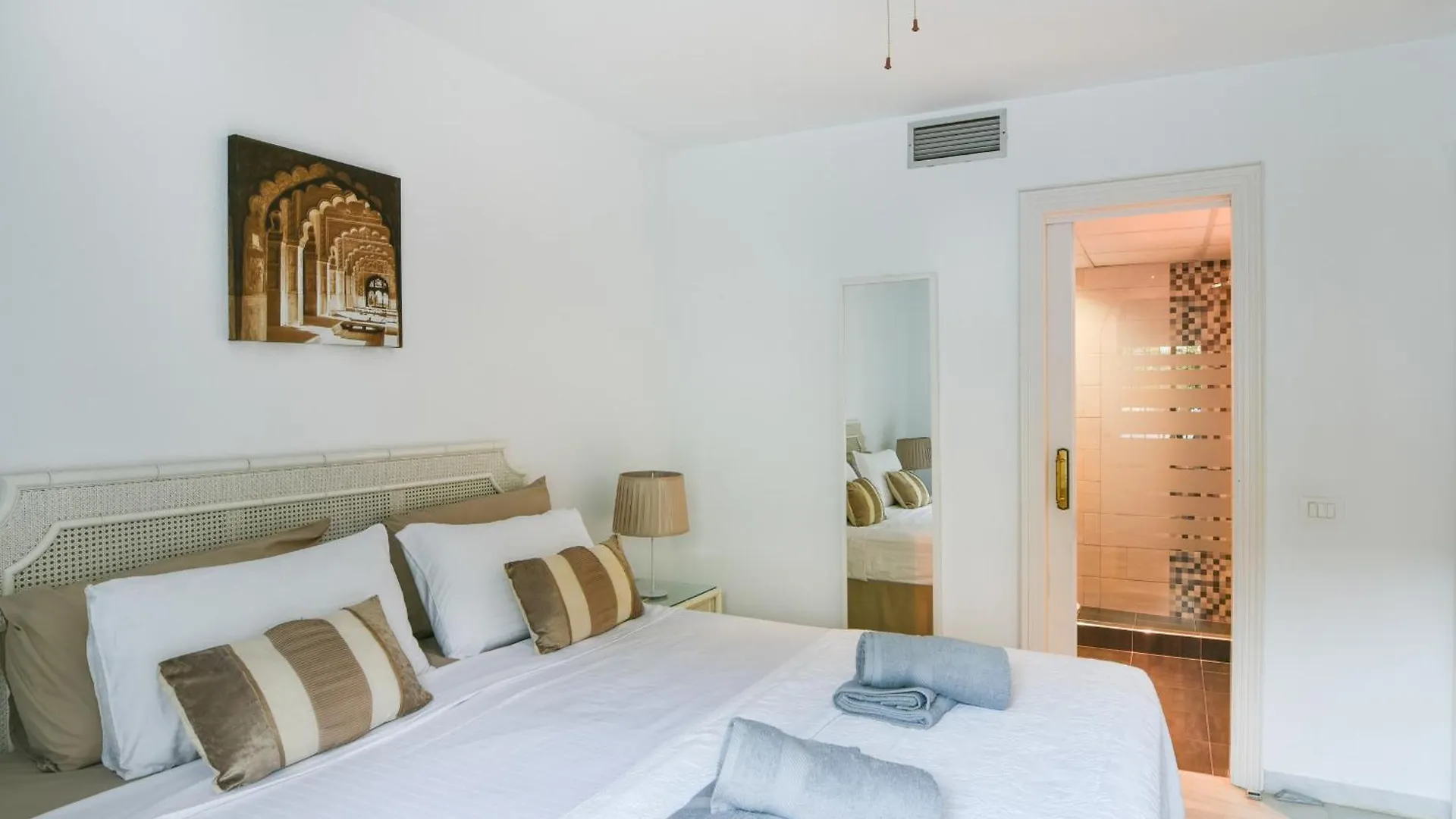Seaviews & Pool In Center Of Mijas Pueblo Apartment