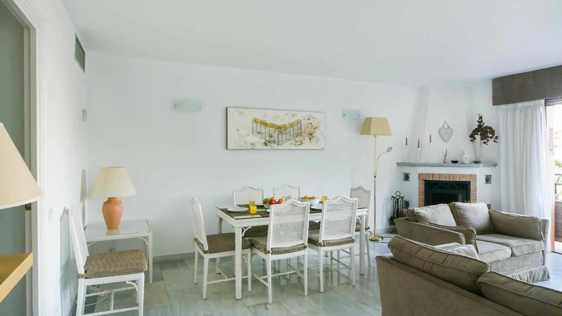 Seaviews & Pool In Center Of Mijas Pueblo Apartment