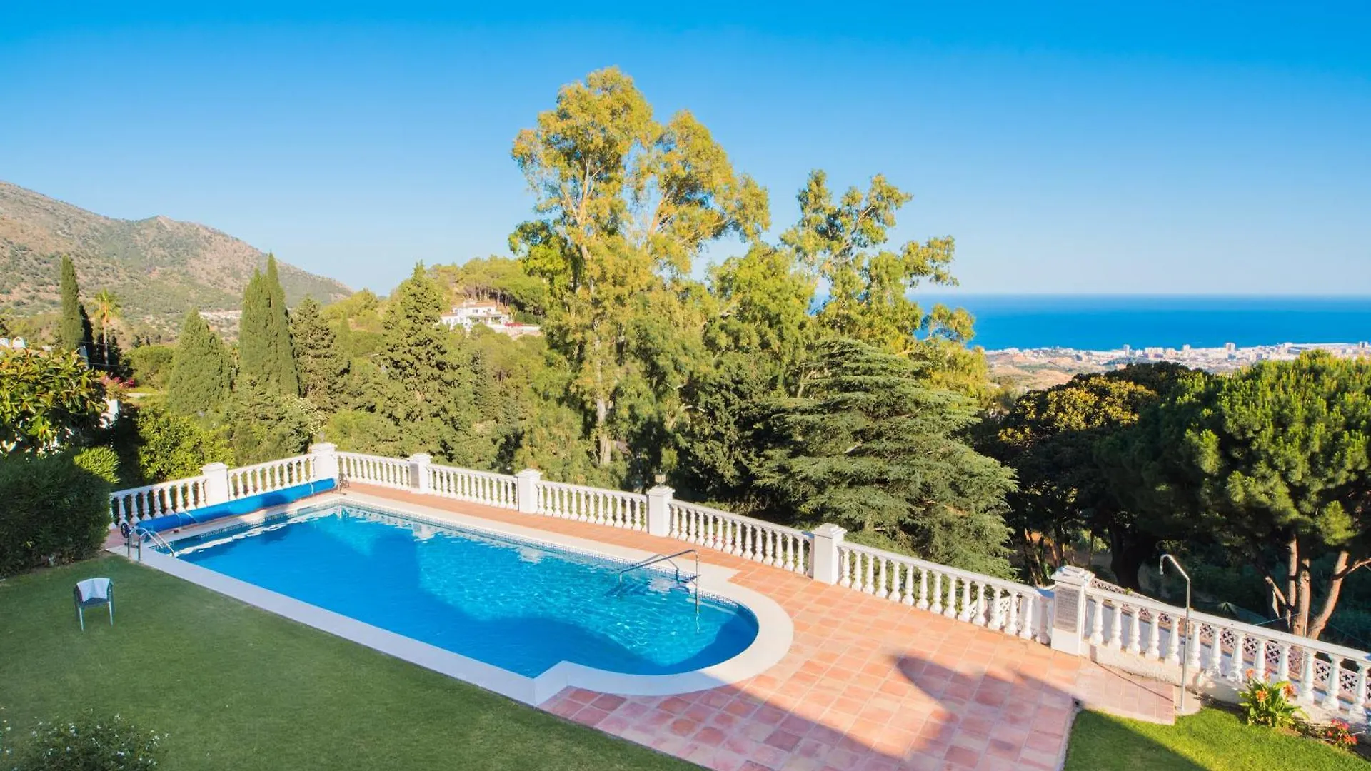 Seaviews & Pool In Center Of Mijas Pueblo Apartment