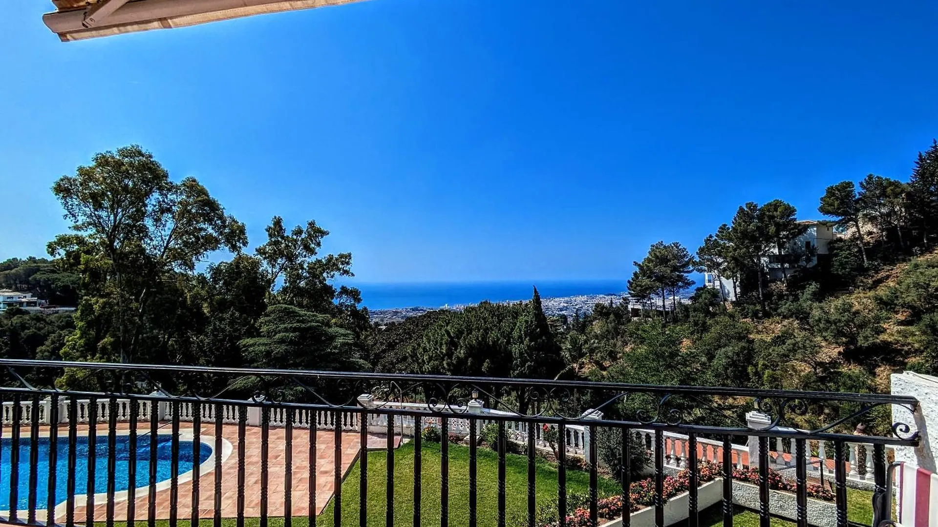 Seaviews & Pool In Center Of Mijas Pueblo Apartment